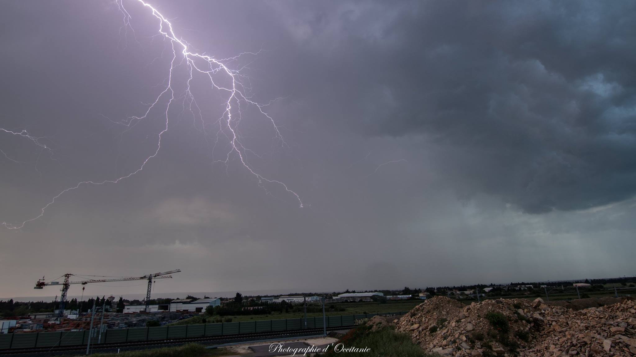 Orage sur les plaines du Gard - 18/05/2018 20:00 - Photographie d'Occitanie