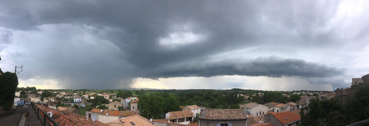 Bel orage en approche de Servian - 22/05/2018 18:00 -  Pyro
