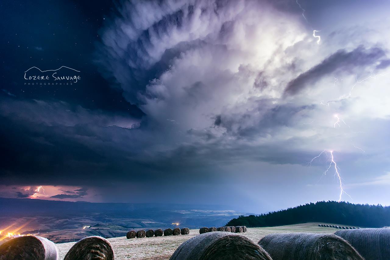 Orage photographié dans la nuit du 24 au 25 juin à Prévenchères (48) - 24/06/2017 23:00 - Benoit COLOMB