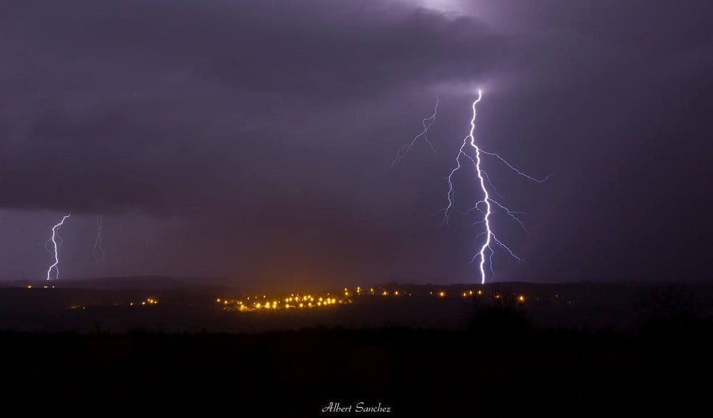 Impact de foudre à Montaud (Hérault). - 24/11/2016 01:00 - Albert SANCHEZ