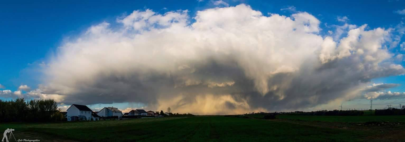 Superbe panoramique d'une averse de neige et de grésil au soleil couchant à Mexy (54) ces derniers jours - 18/04/2017 20:00 - Loïc EBERHARD