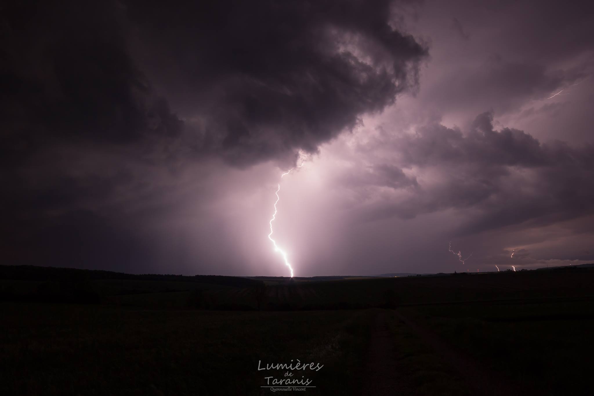 Orage qui a pris naissance dans le sud Meusien (secteur de Ménil-aux-Bois) - 18/05/2017 22:00 - Vincent QUENNOUELLE