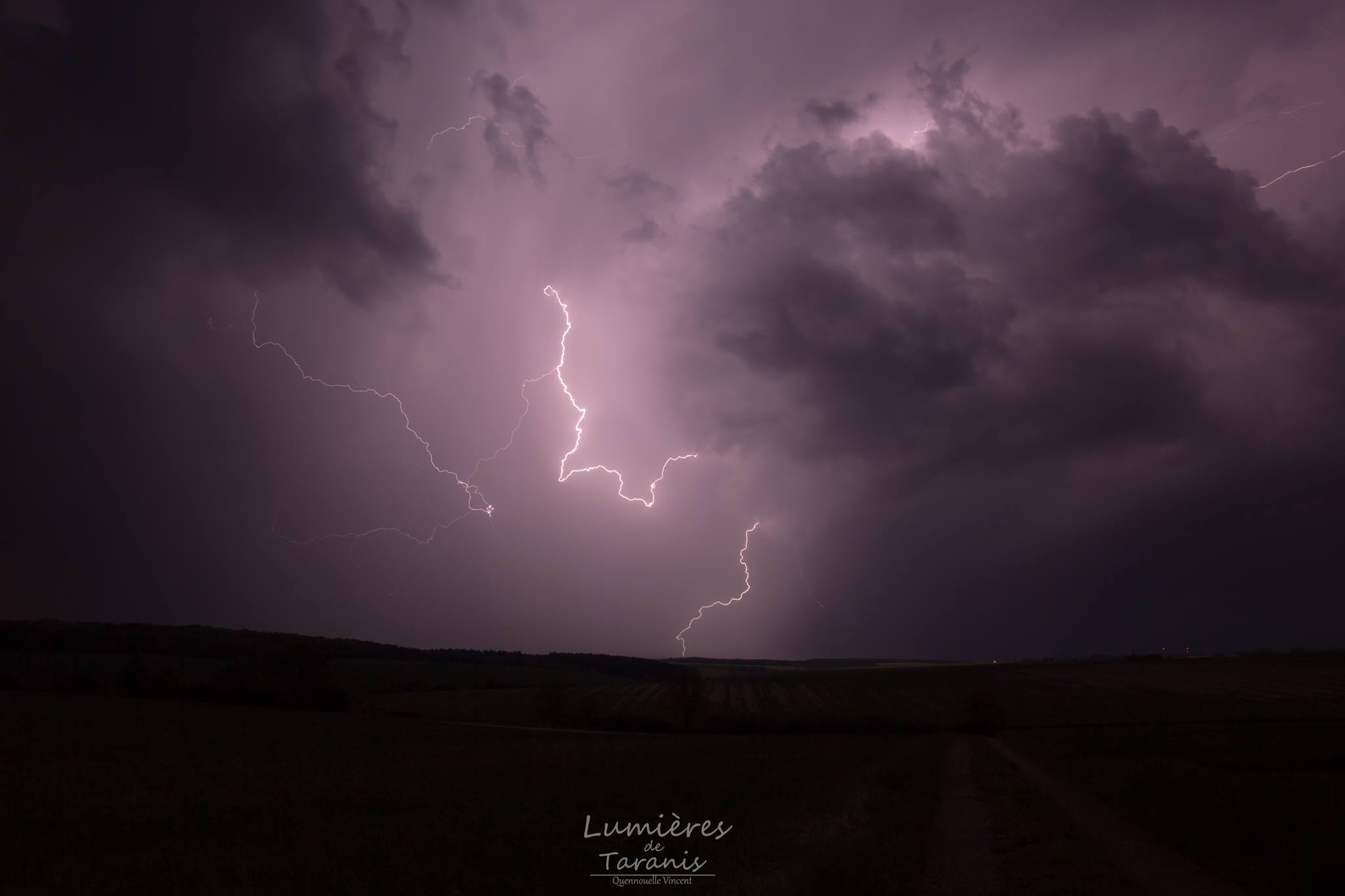 Orage qui a pris naissance dans le sud Meusien (secteur de Ménil-aux-Bois) - 18/05/2017 22:00 - Vincent QUENNOUELLE