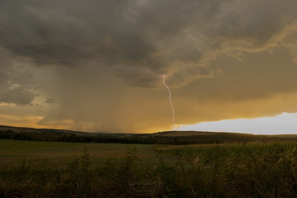 Orage en centre Meuse après une journée caniculaire. - 27/08/2016 22:00 - Vincent QUENNOUELLE