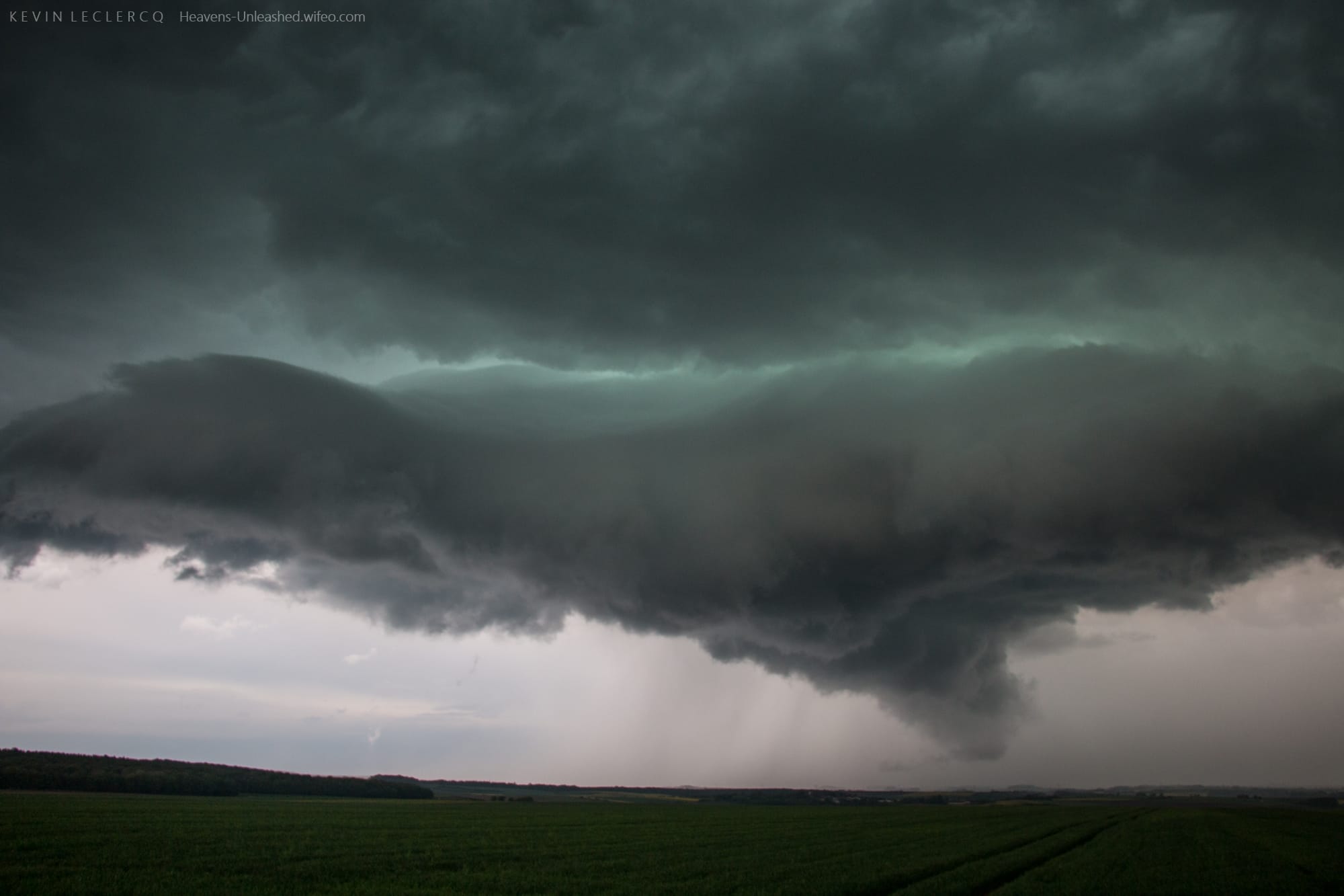 Puissant orage supercellulaire transitant au sud de Nancy (Benney 54) celle-ci produira des grêlons de 4-5cm atteignant sont paroxysme sur notre position. - 29/04/2018 20:00 - Kévin Leclercq