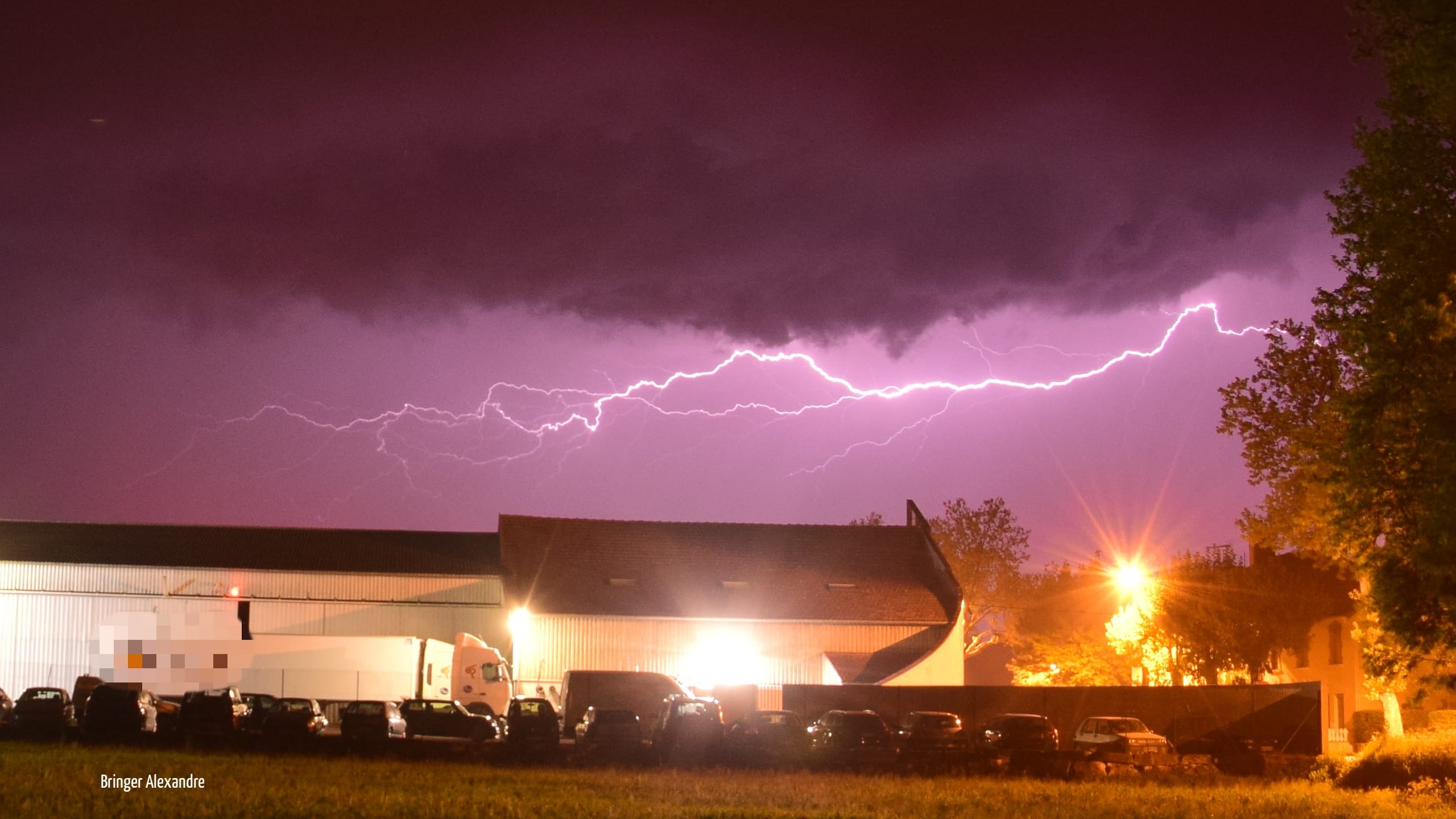 Orages nocturnes. Impacts difficiles à voir. - 08/05/2018 22:38 - Alex DEVIS