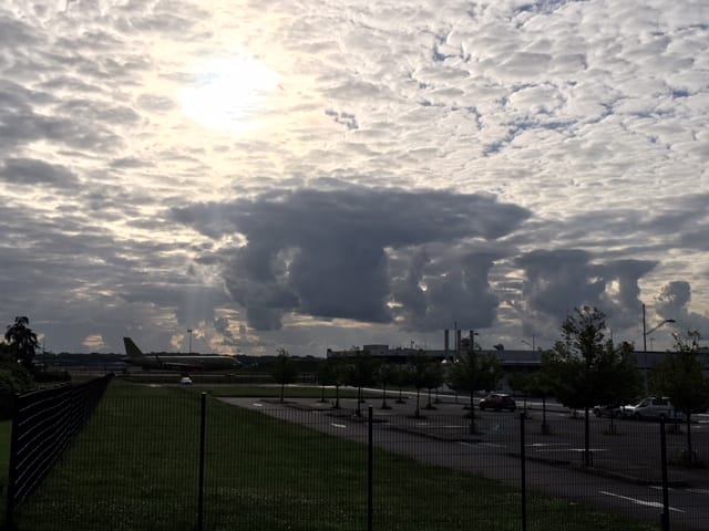 série de nuages en forme de champignon - 10/05/2018 19:30 - rémi caubel