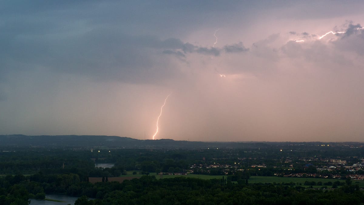 Orage sur Muret vu depuis le sud toulousain. - 11/05/2017 20:30 - Cyril PLOTON