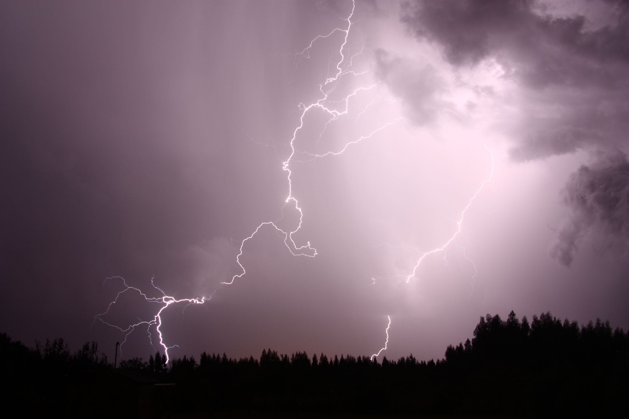 Orage du 15/09/2016 en soirée, au sud-ouest de la région toulousaine, en marge de la tempête subtropicale Stéphanie. - 16/09/2016 00:30 - Michel FLEUREAU