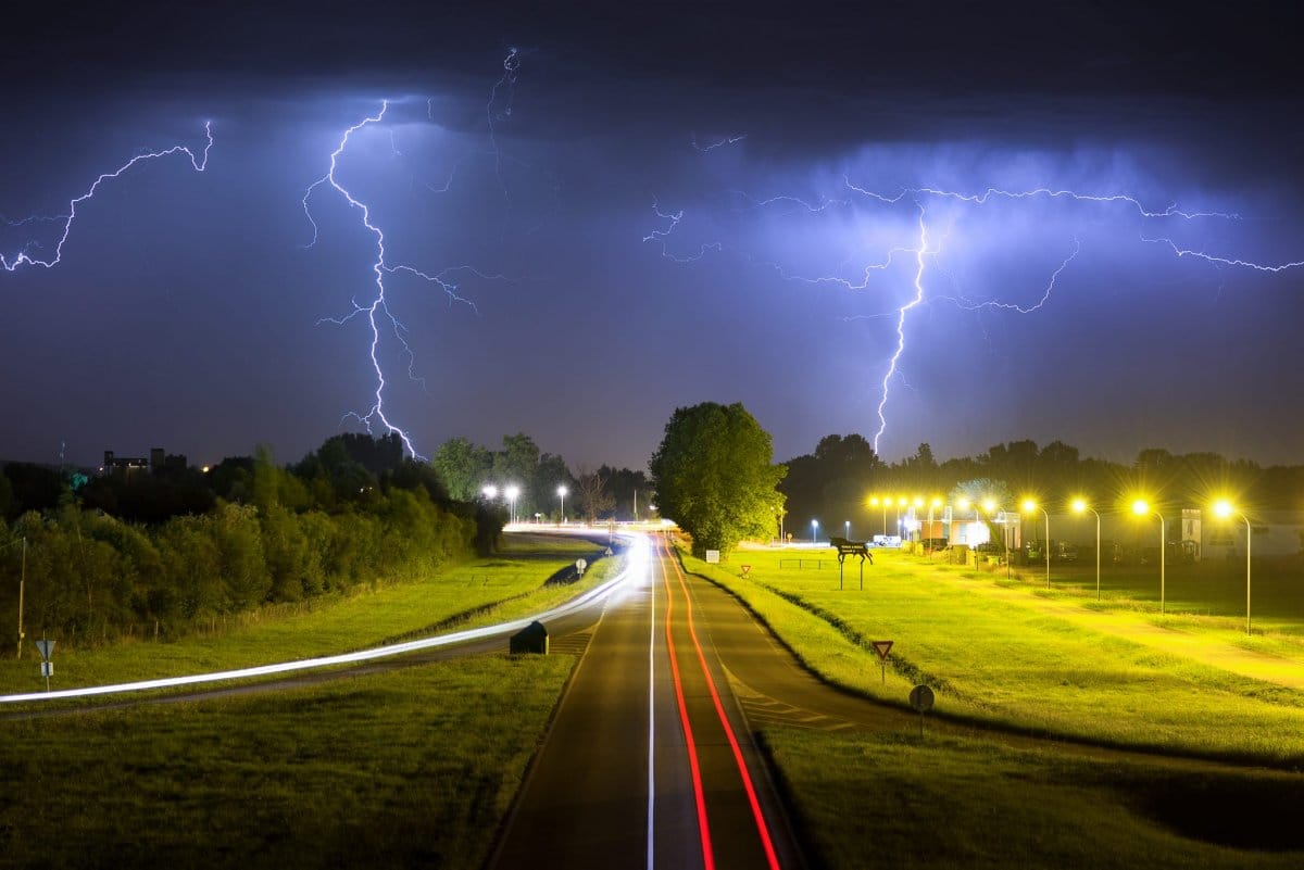 Photo prise peu avant minuit, des impacts frappant la limite des Hautes Pyrénées et du Gers, vu depuis la commune de Maubourguet (65) - 18/07/2017 23:00 - Arnaud CASSAGNET