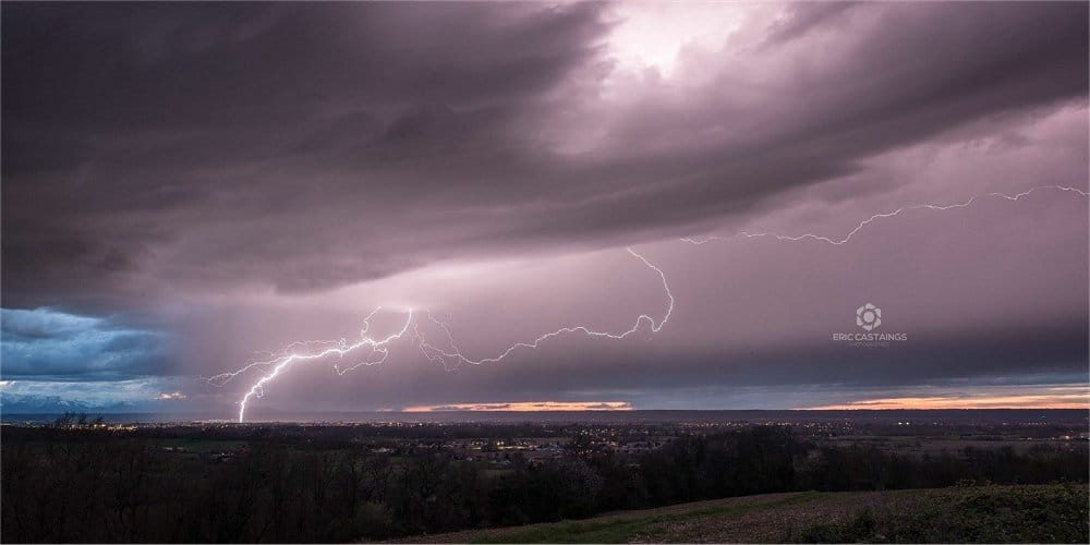 Superbe orage peu mobile dans la région de Tarbes en soirée. - 23/03/2017 20:00 - Eric CASTAINGS