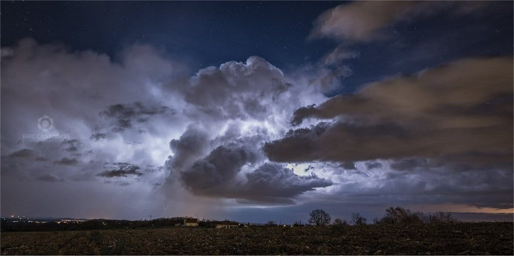 Superbe orage peu mobile dans la région de Tarbes en soirée. - 23/03/2017 20:00 - Eric CASTAINGS