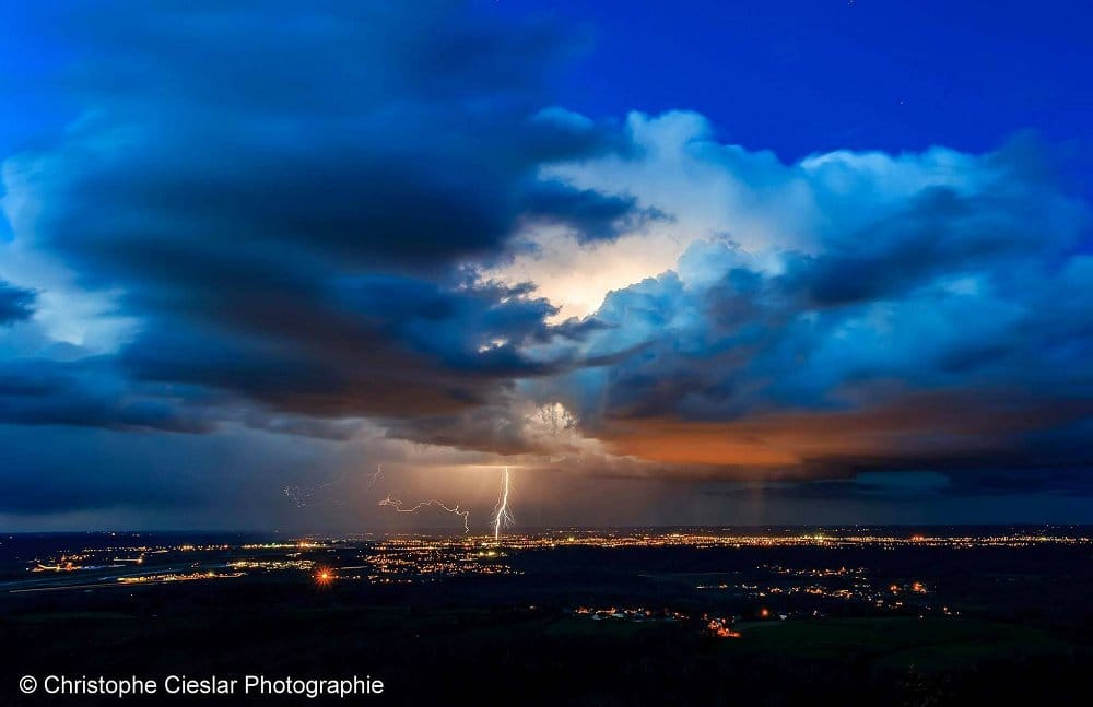 Orage dans les Hautes-Pyrénées en soirée. - 23/03/2017 20:00 - Christophe CIESLAR
