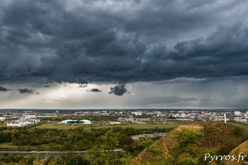 Approche du front froid orageux sur Toulouse (vue depuis Pech David). - 30/04/2017 16:30 - Loïc TRIPIER