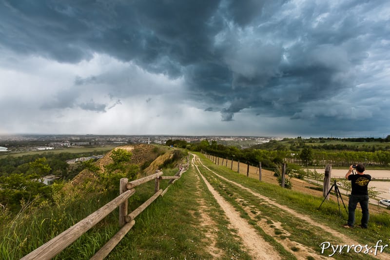 Passage du front froid orageux sur Toulouse (vue depuis Pech David). - 30/04/2017 17:00 - Loïc TRIPIER