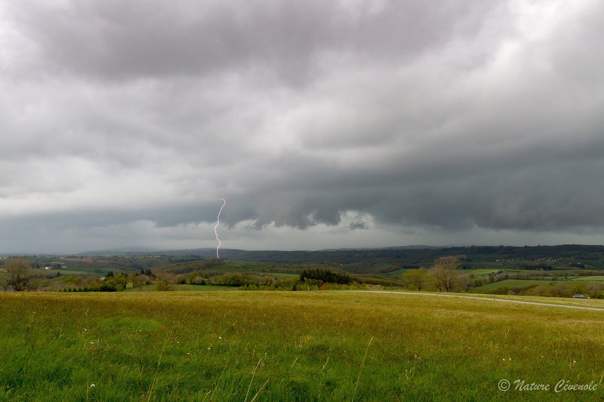 Foudre près de Villefranche-de-Rouergue en Aveyron. - 30/04/2017 20:00 - Yannick LECENES