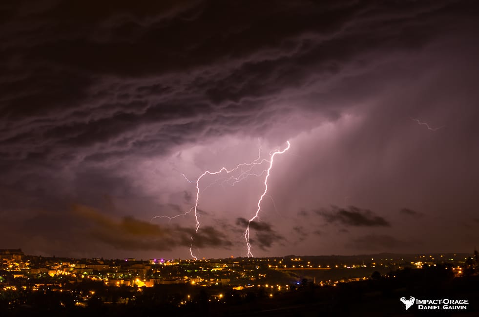 Orage à Rodez dans la nuit du 30 au 31 juillet 2016. - 31/07/2016 03:00 - Daniel GAUVIN