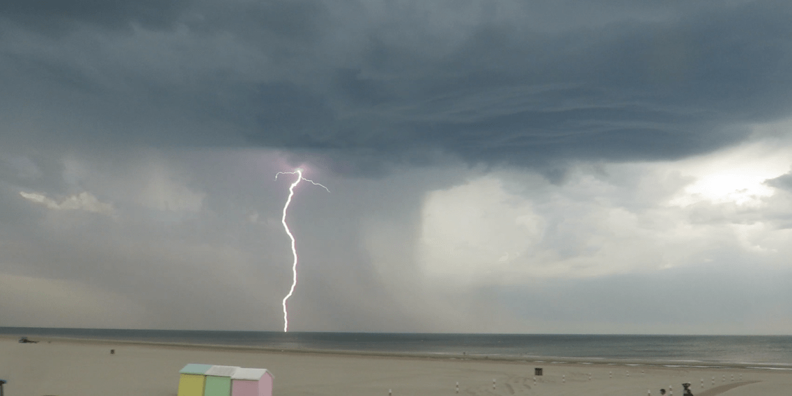 Orage sur la mer dans le Pas-de-Calais - 06/07/2017 09:57 - jean-marc pourcelet