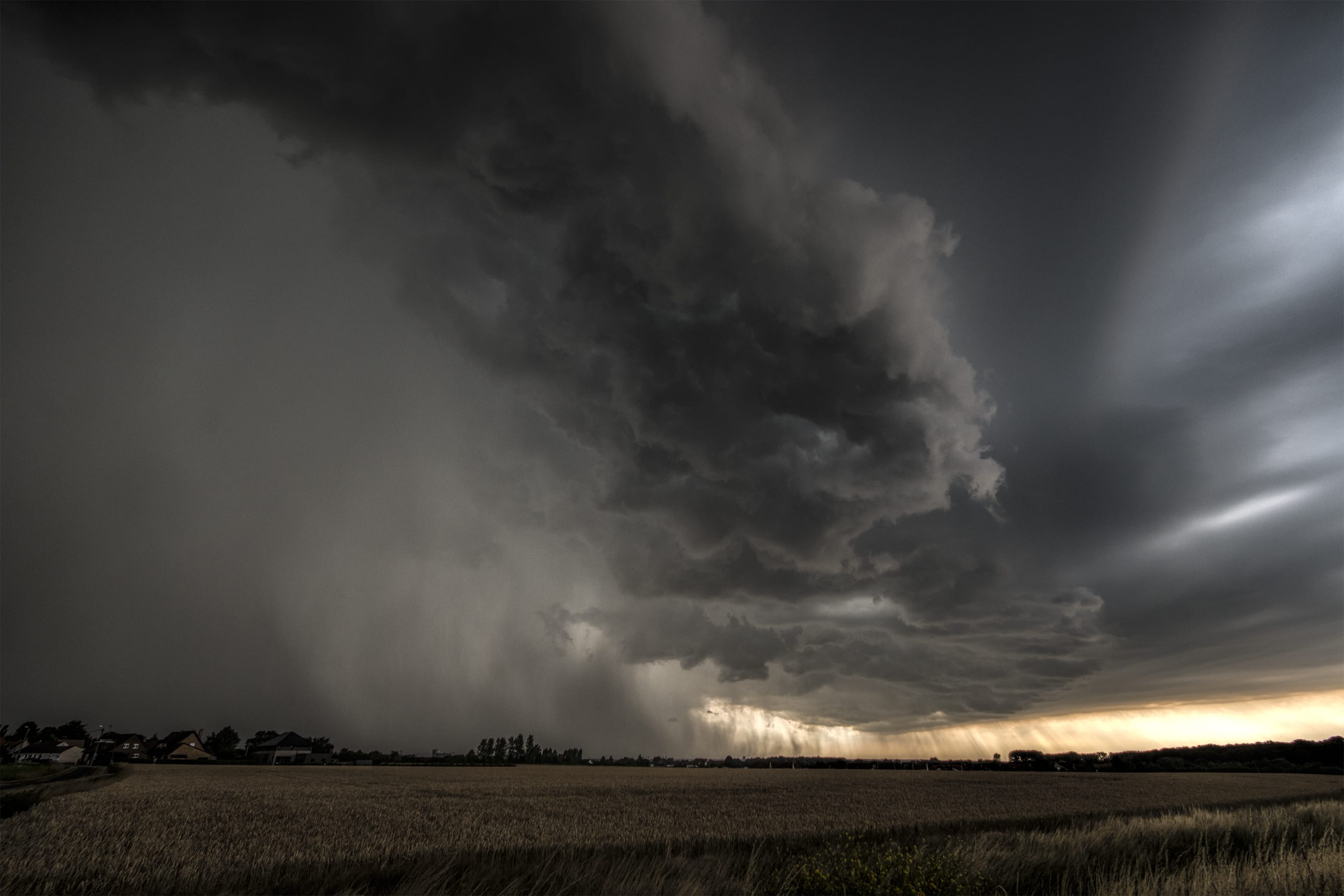 Supercellule véhiculant des grêlons en approche de la région de Saint Omer (62) - 06/07/2017 19:00 - Christophe Roland