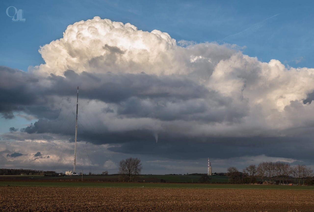 Tuba sous un Cumulus près de Servins, dans le Pas-de-Calais. - 16/03/2018 12:00 - Olivier JARRY-LACOMBE