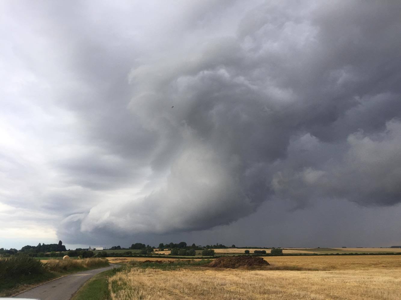 Passage d'un arcus à Valenciennes dans le Nord. - 22/07/2017 17:00 - Christophe ISOREZ