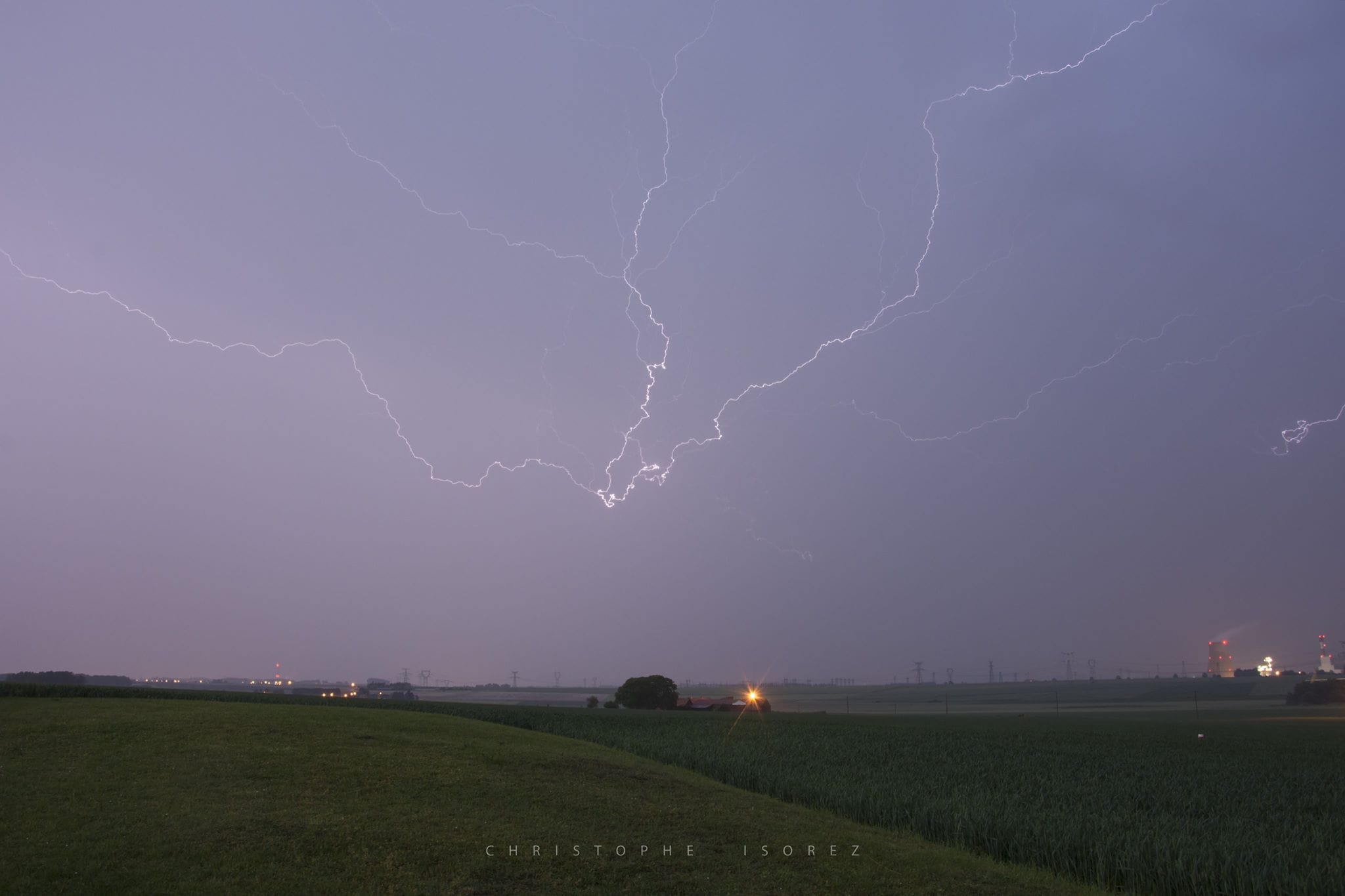 éclair intranuageux dans le secteur de Bouchain à côté de Valenciennes - 24/05/2018 20:30 - Christophe Isorez