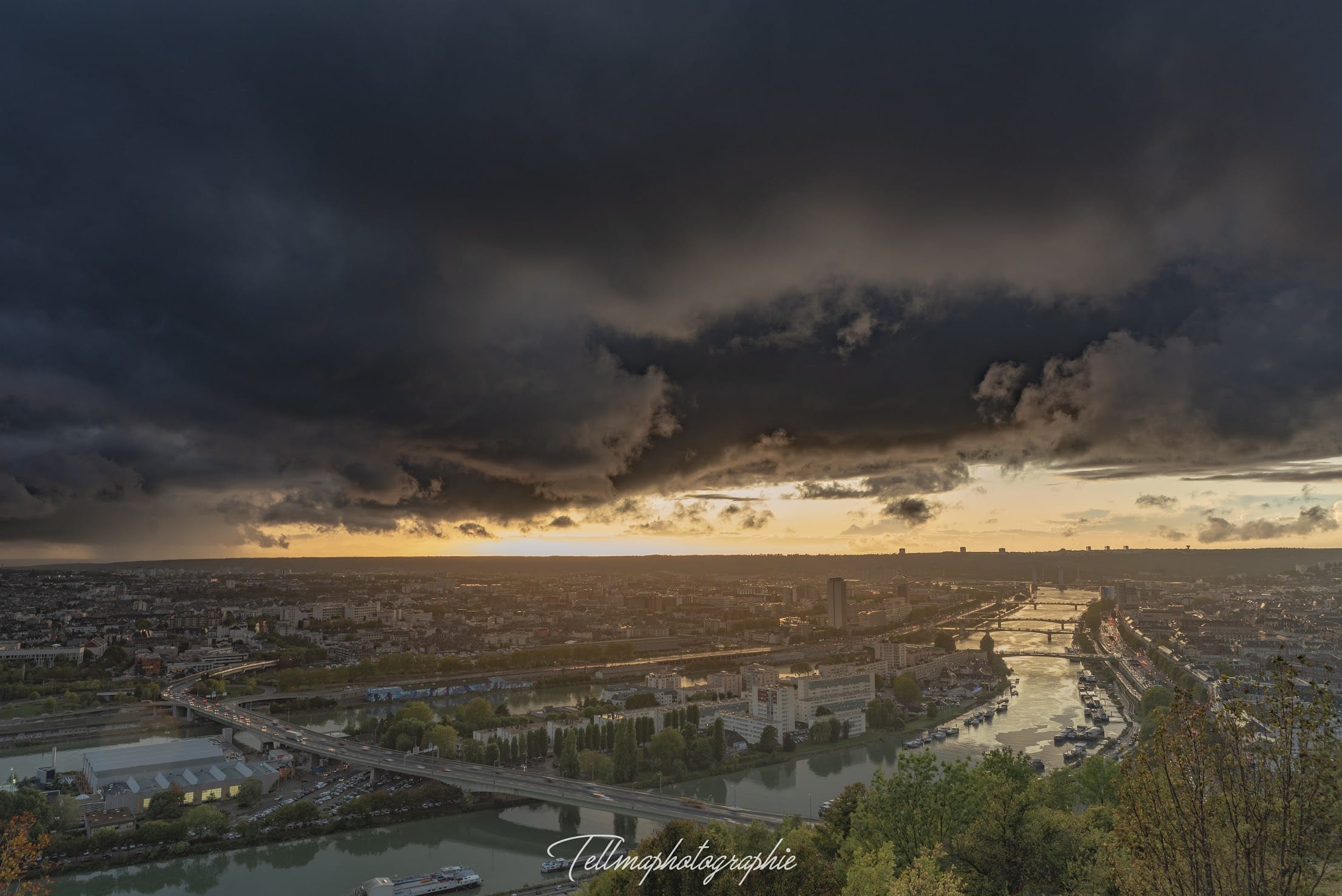 Ambiance orageuse dans l’agglomération de Rouen (Seine Maritime) - 01/10/2019 19:00 - Photographie Tellma