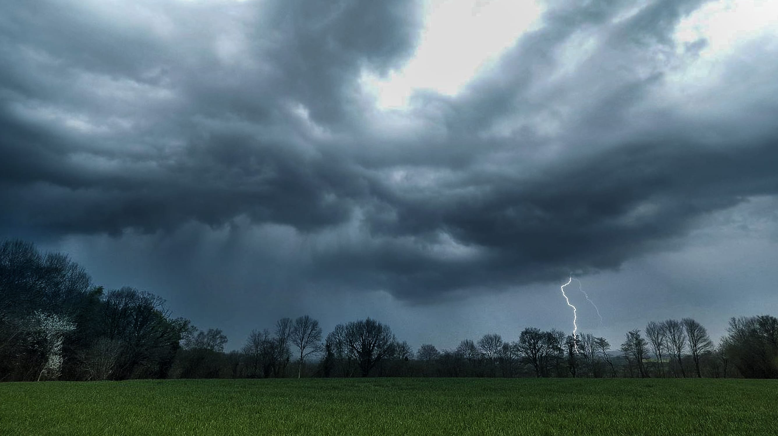 ORAGE DANS L'ORNE le 09 avril 2019 - 09/04/2019 17:00 - christophe russo