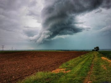 Quelle après midi en Normandie !!

Très gros orages avec de nombreux impacts de foudre et un cumul de pluie parfois important ! - 15/05/2022 16:00 -  @NormandieMeteo