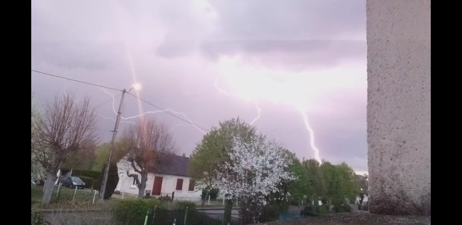 Orage assez actif - 16/04/2020 20:42 - Baptiste Robert