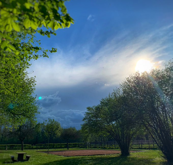 Ambiance orageuse dans l'Eure - 17/04/2020 19:00 -  @Krn_CsR