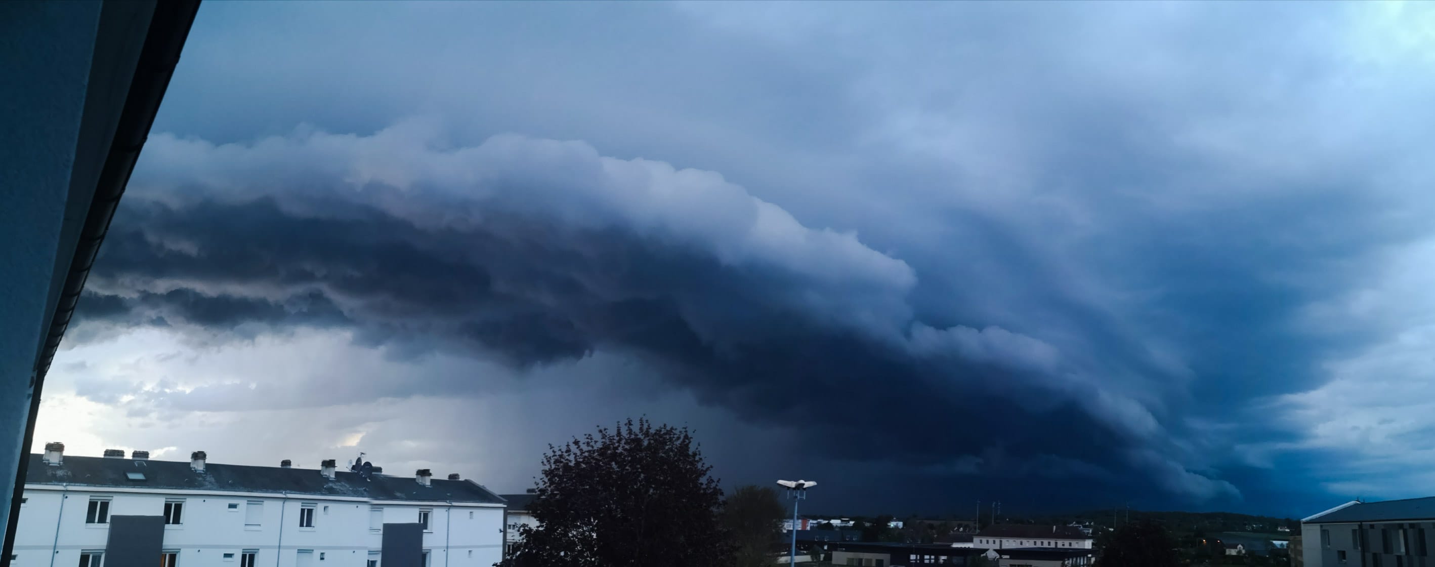 Passage d'un arcus au dessus d'argentan, en Normandie - 17/04/2020 18:00 - Sébastien DESCHAMPS