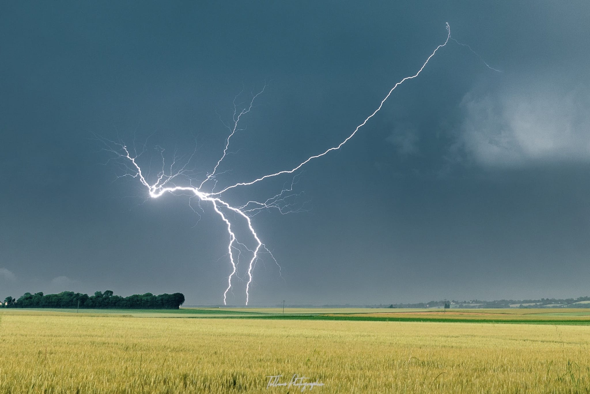 Orage du 18 juin 2019 dans le Calvados, au nord de Caen vers 21h30.  Mes photos d’orages sur @tellmaphotographie - 18/06/2019 21:30 - Pascal Mallet