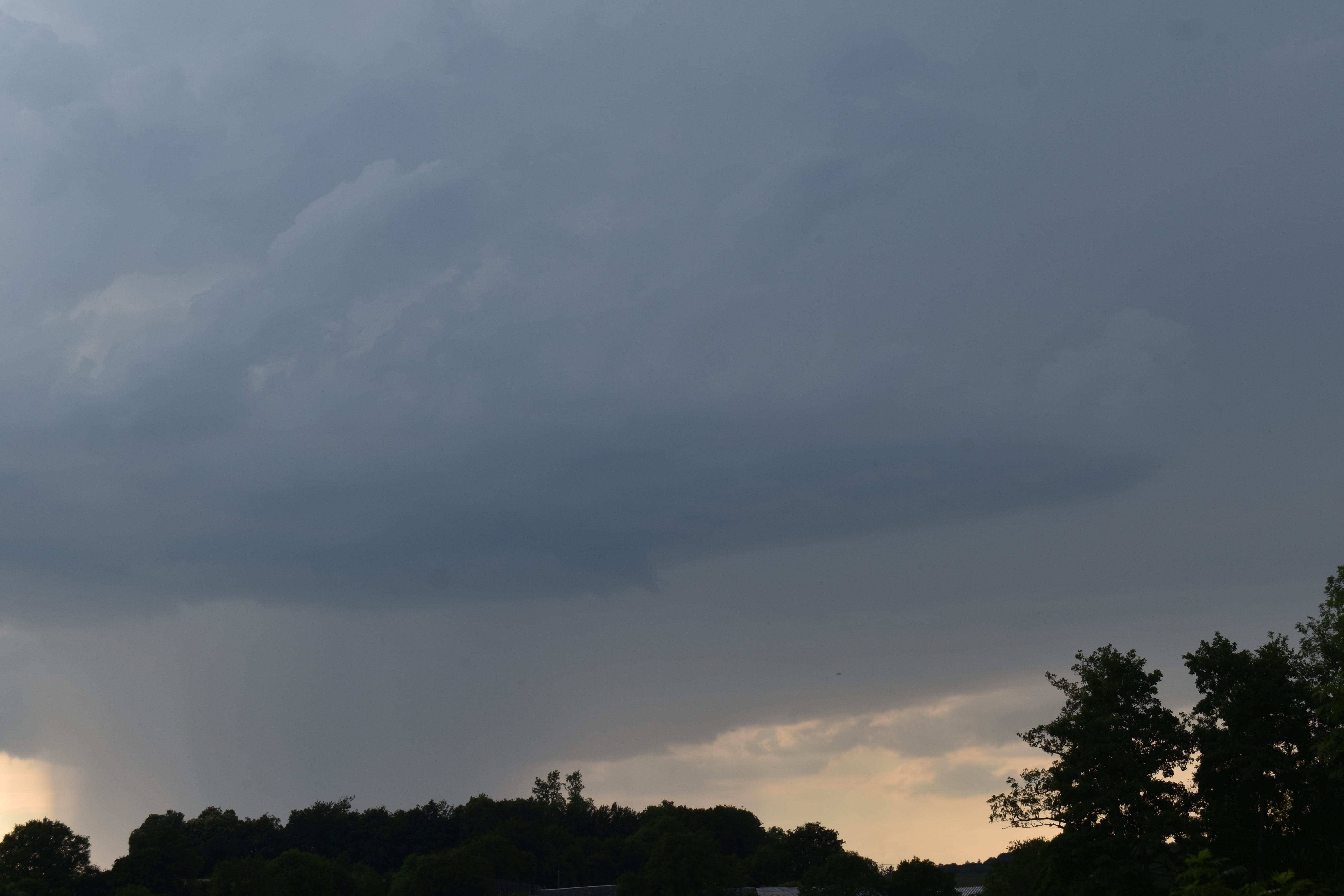 Possible tuba sous la base d'un orage en direction de trun (61) - 25/06/2020 21:05 - Voyer François