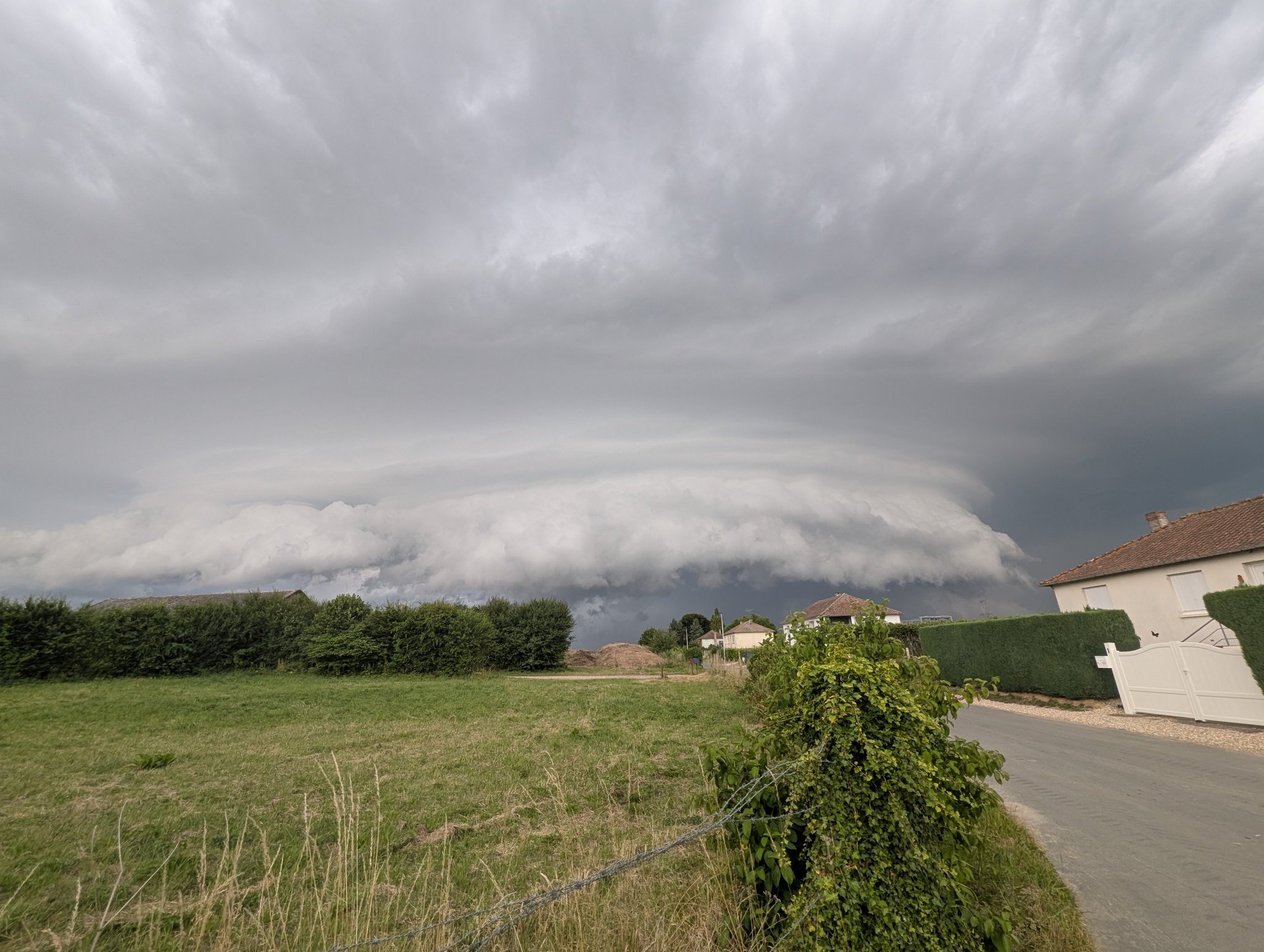 Orage arrivant dans l'Eure - 25/06/2025 19:00 -  @MadlaMaiden