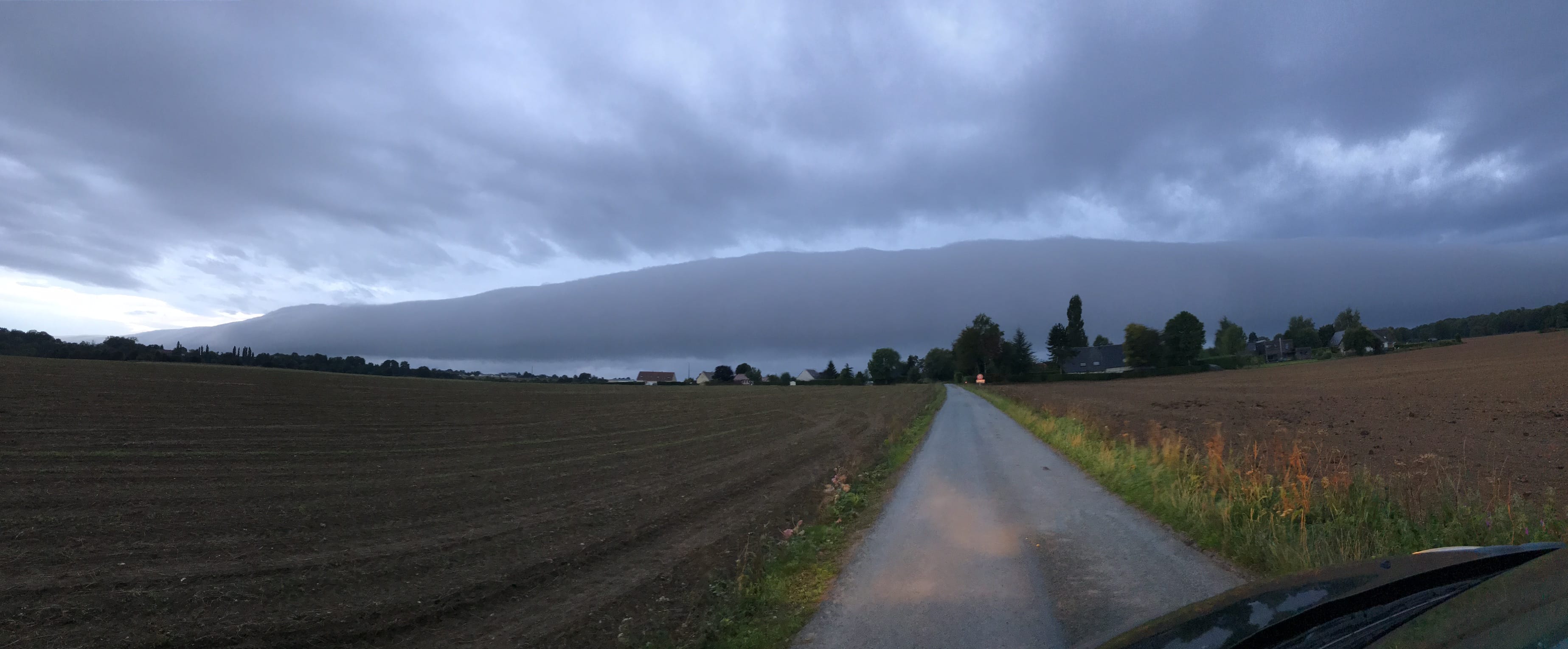 Nuit d’orage en Normandie
En rentrant du travail de nuit, au petit matin en campagne - 29/08/2018 07:35 - Quentin Thibaut