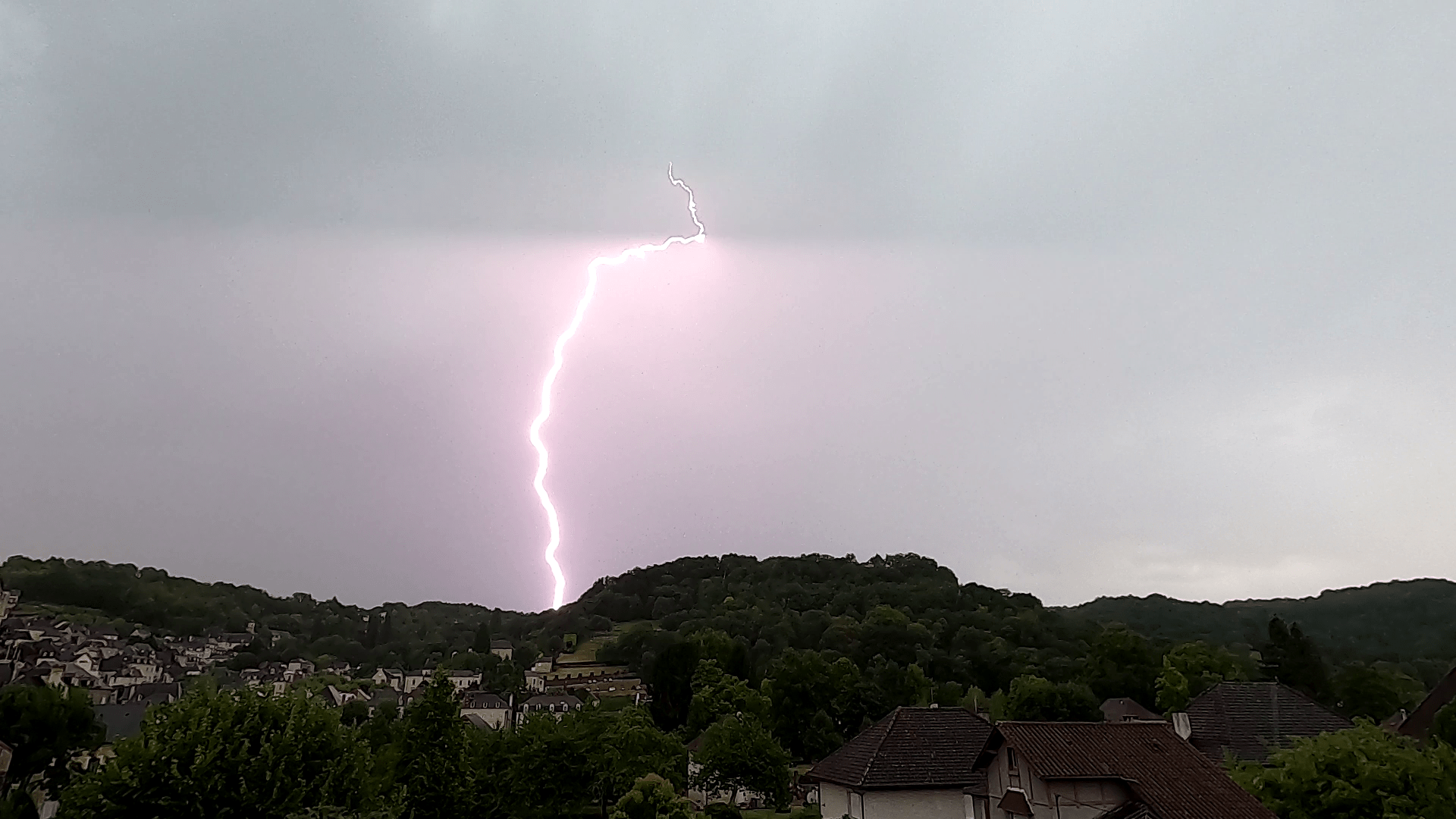 Orage diurne. Activité électrique assez soutenue mais faibles précipitations - 01/08/2020 14:00 - Cyril MOINE