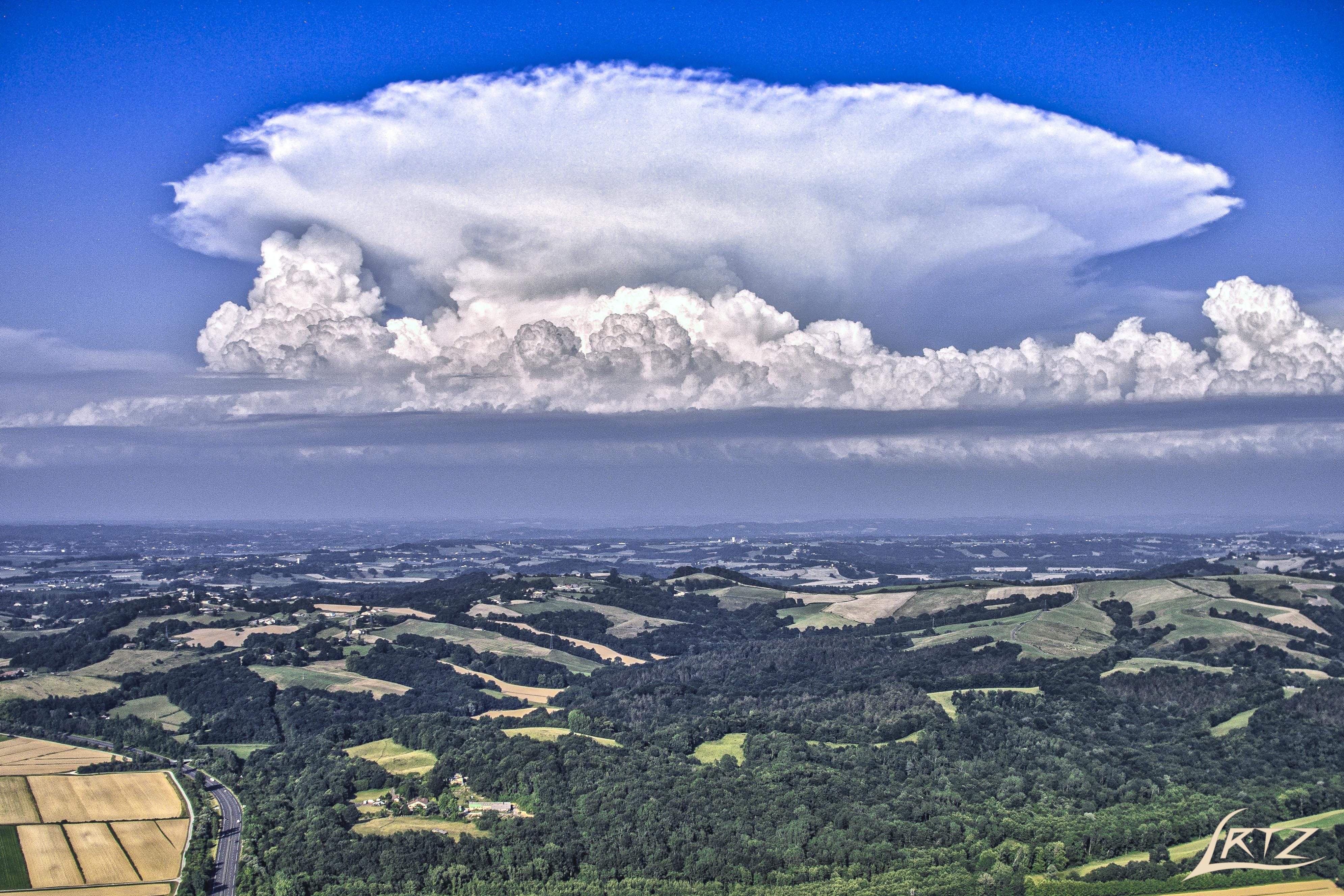 Cumulonimbus au-dessus de la région de Hagetmau (40 - Landes), pris depuis le Pays Basque. - 01/06/2020 19:09 -  Laurentz