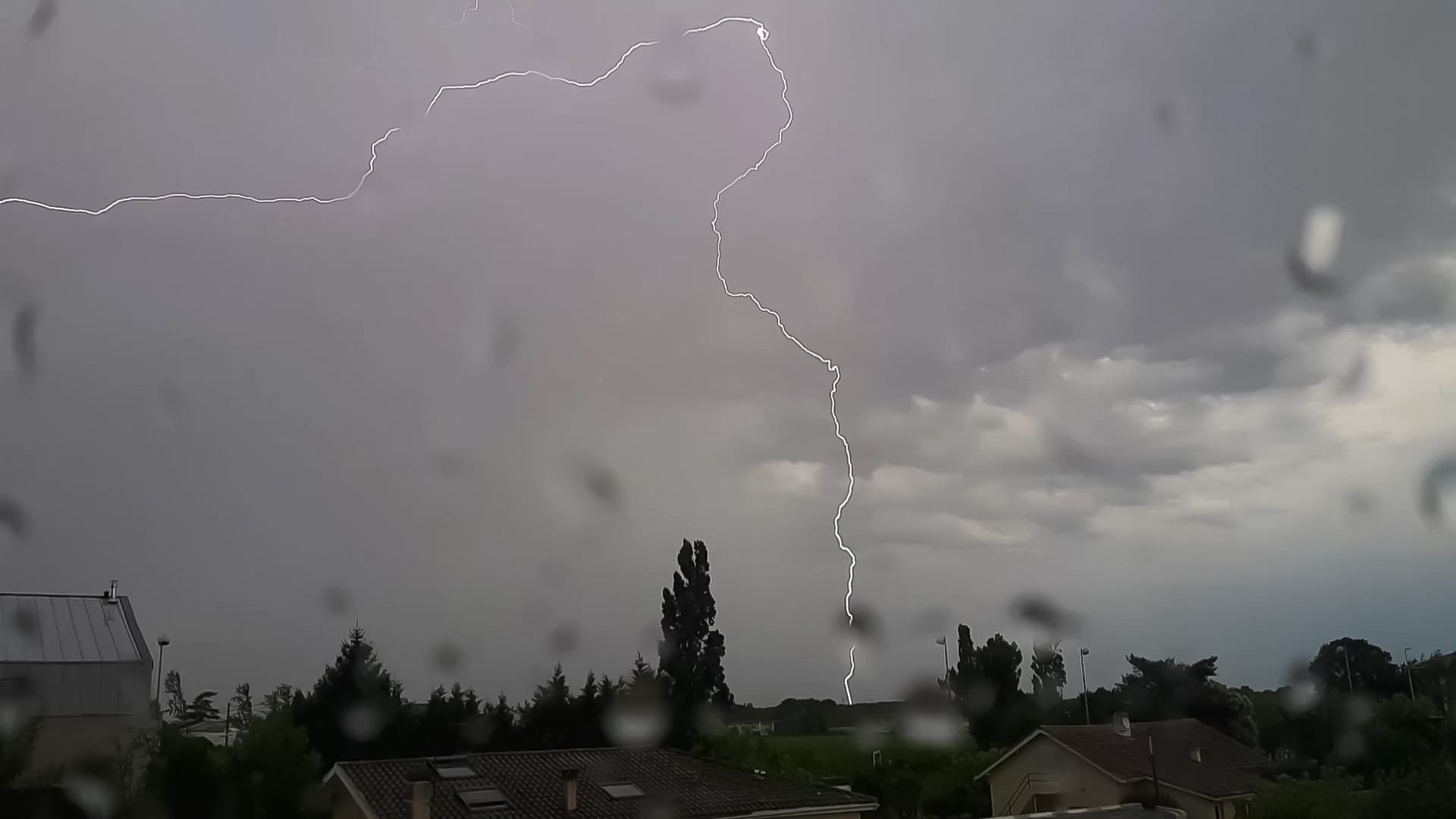 Orage violent à l'ouest de Bordeaux (33) - 04/07/2018 18:00 - 33 Falcøn Weather