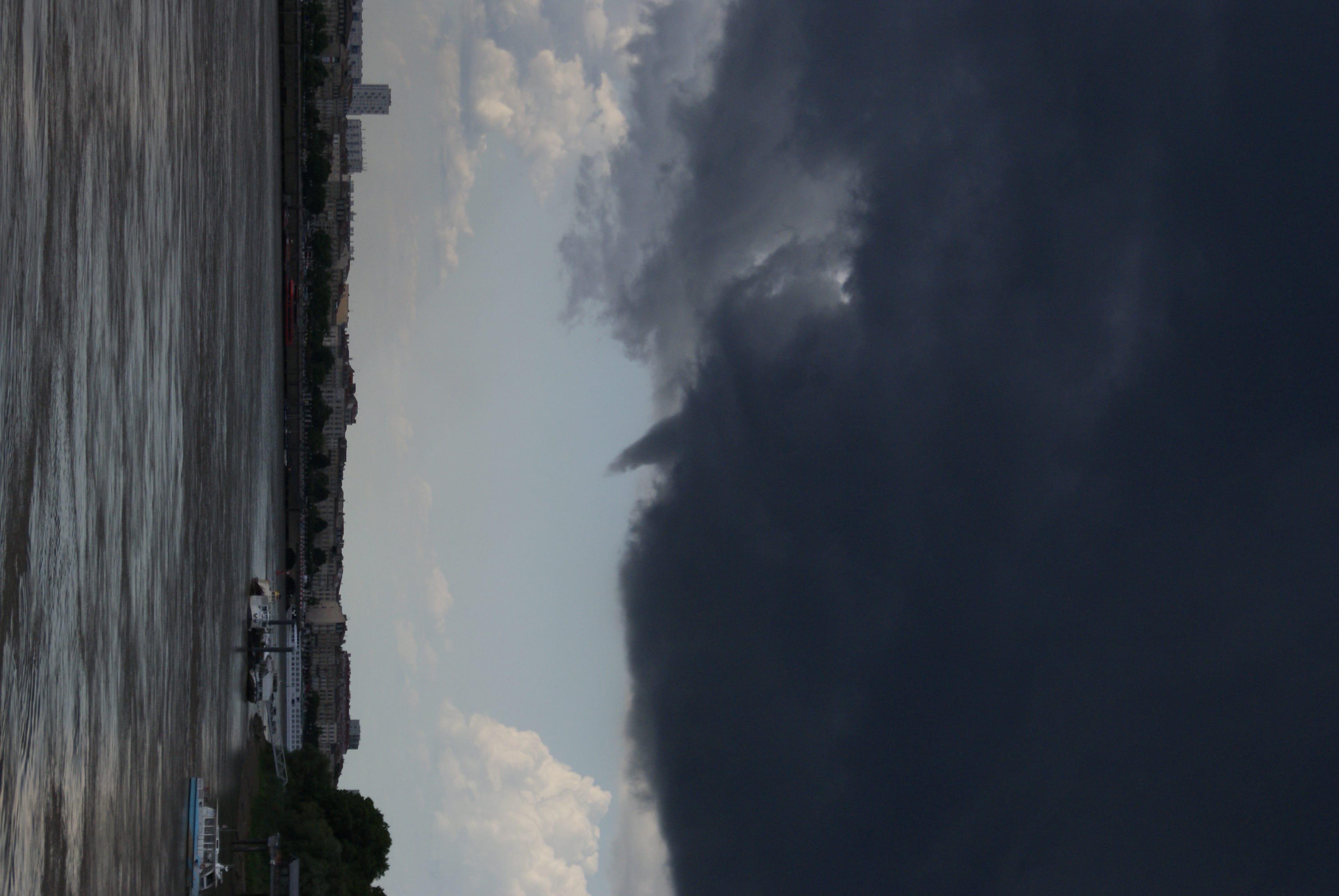 Quelques photos prises à Bordeaux des nombreuses cellules qui sont nées dans le médoc au nord ouest et qui sont arrivées au stade mature à hauteur de Bordeaux. - 09/06/2020 17:30 - Xavier Montaut