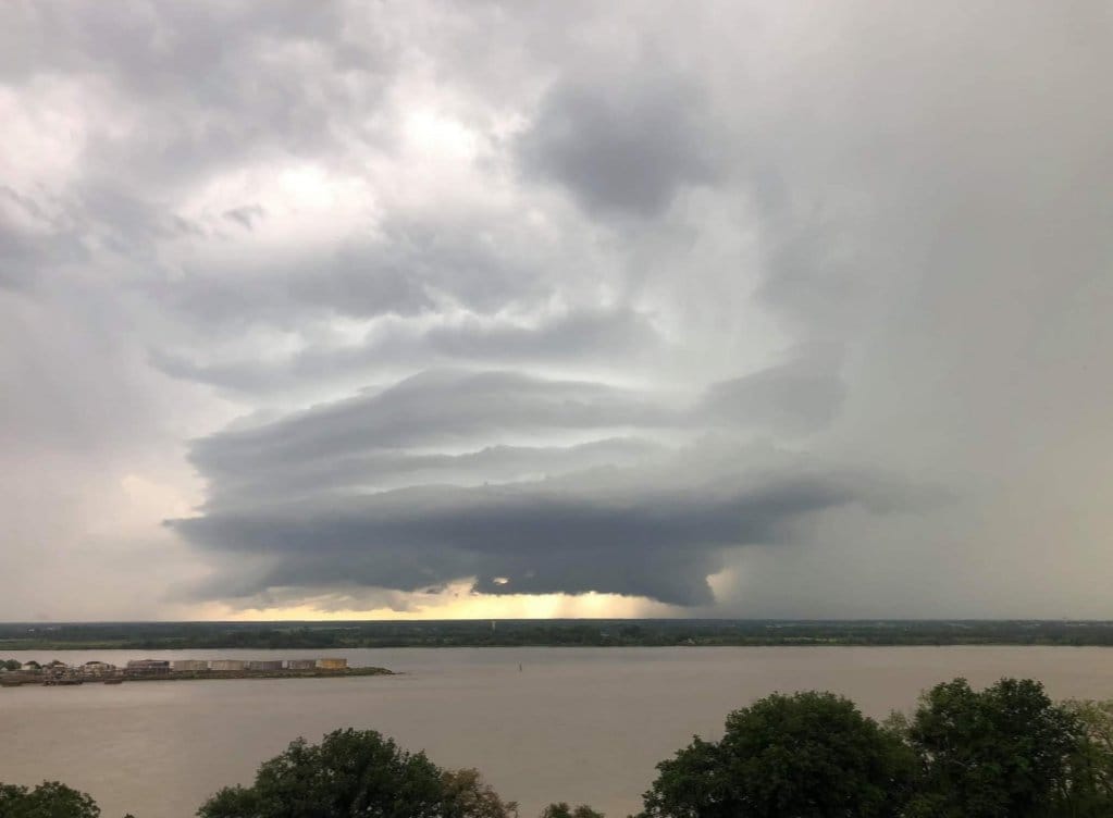 Supercellule vue depuis Bourg-sur-Gironde - 09/05/2020 18:00 - Corentin BAYOUX