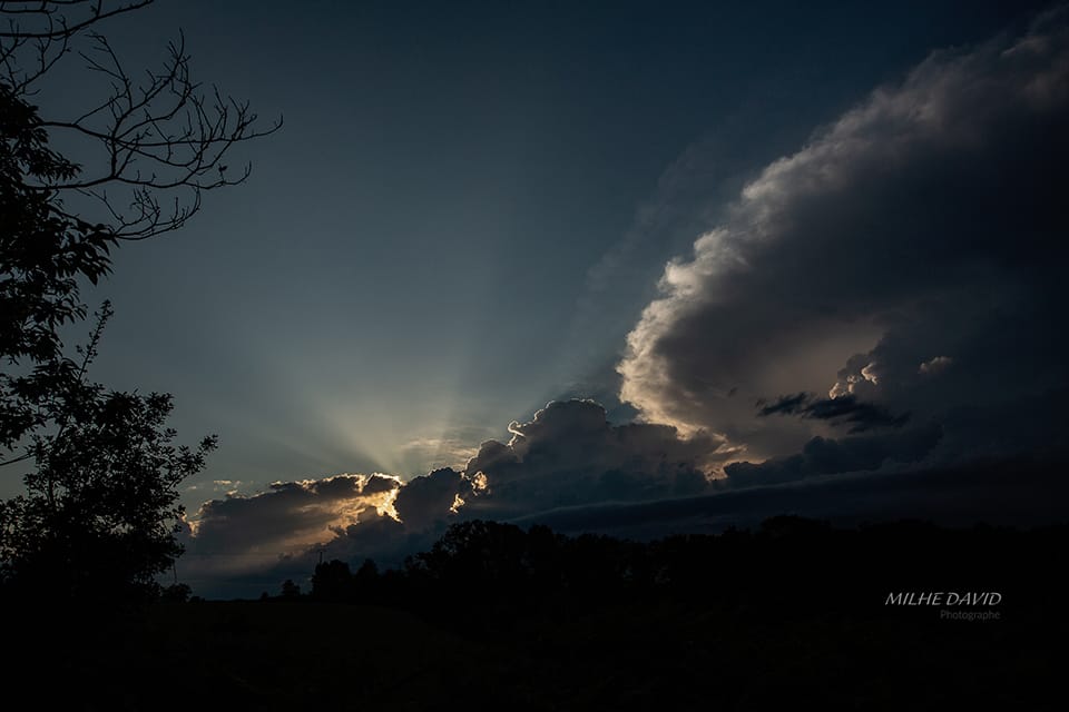 Rayons du soleil caressant la supercellule - 09/05/2020 19:00 - David MILHE