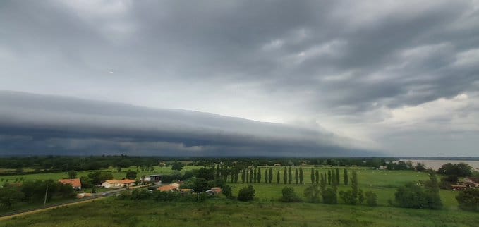 Arcus photographié depuis le pont de Saint-André-de-Cubzac en Nouvelle Aquitaine ce soir. - 09/05/2021 18:00 -  @Luna72430844