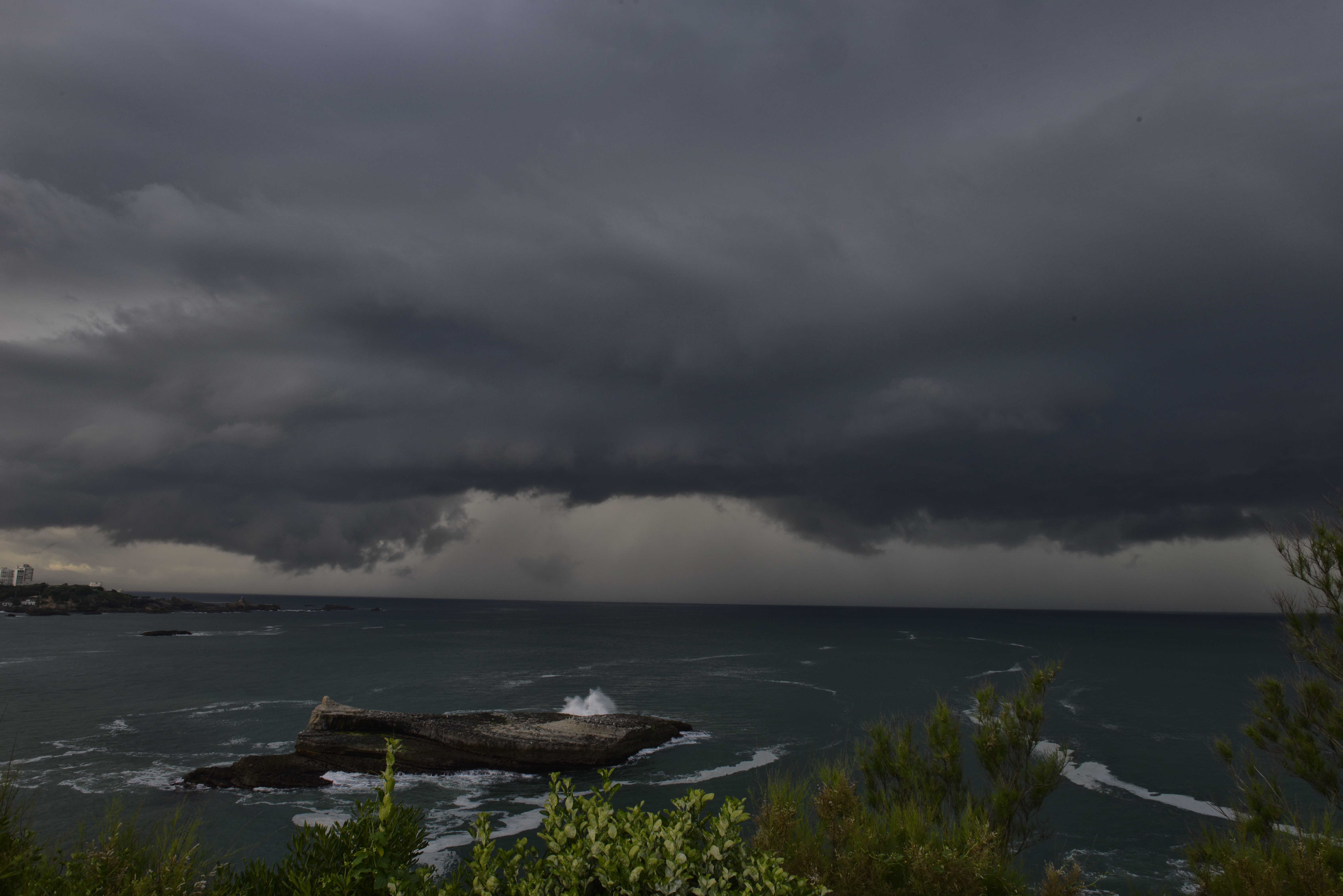 cellule isolé au large de Biarritz. Une rotation à été observé pendant 10 min avant de ce dissiper. - 10/06/2018 19:00 - paul JULIEN