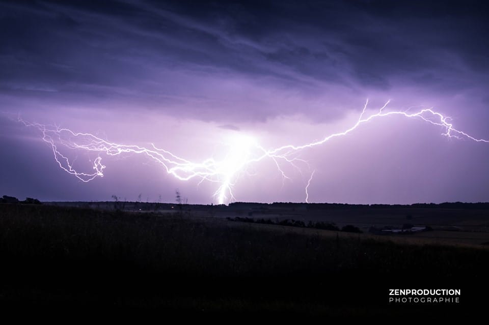 Extrait orages près de Pons (17) - ©zenproduction - www.zenproduction.fr - 13/06/2019 23:00 - Manuel Baranger