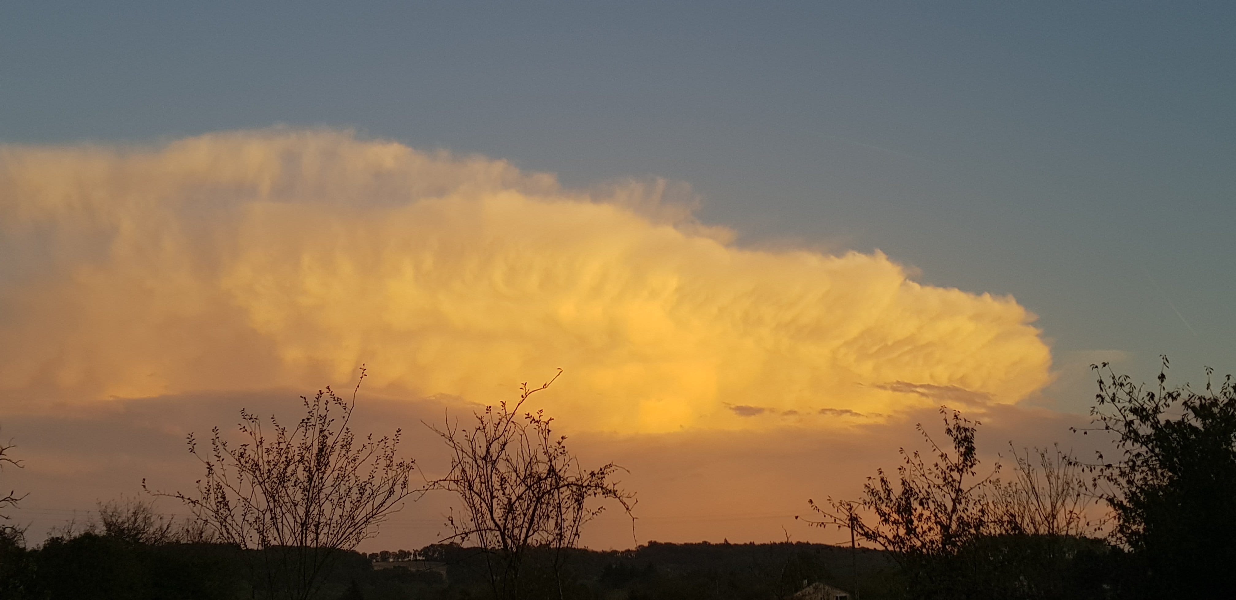 Orage au dessus du Limousin pris près de Lussac Les Chateaux - 13/10/2019 19:00 - Sébastien Roumet