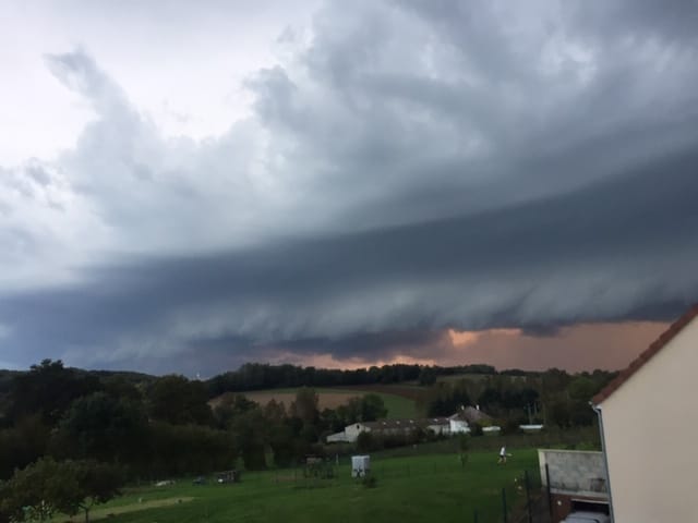 Bel arcus en approche signe avant coureur d'un grain... - 13/10/2019 19:00 - Christophe ILPIDE