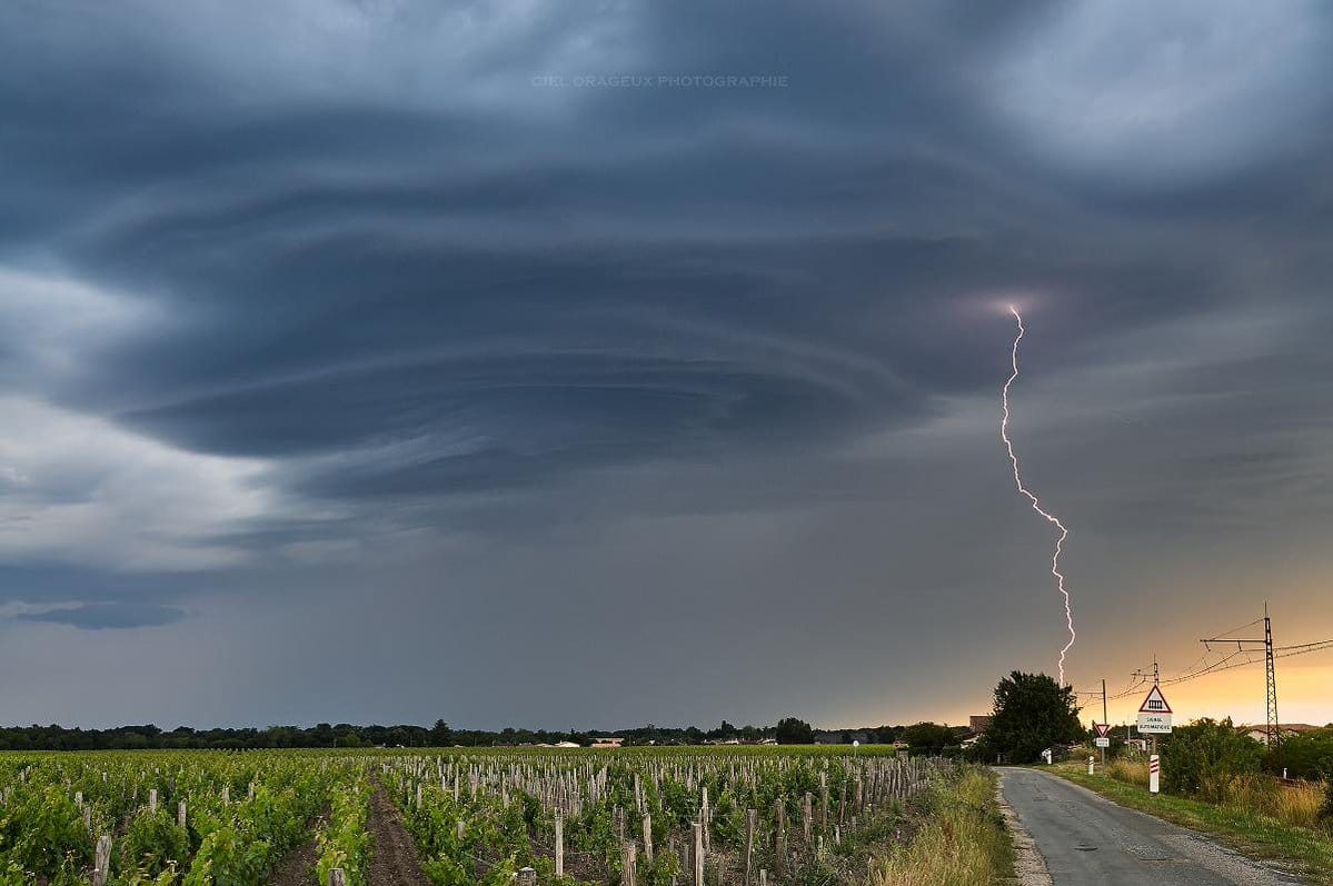 Structure supercellulaire dans le sud Médoc (33). - 14/06/2019 07:00 - Ciel Orageux