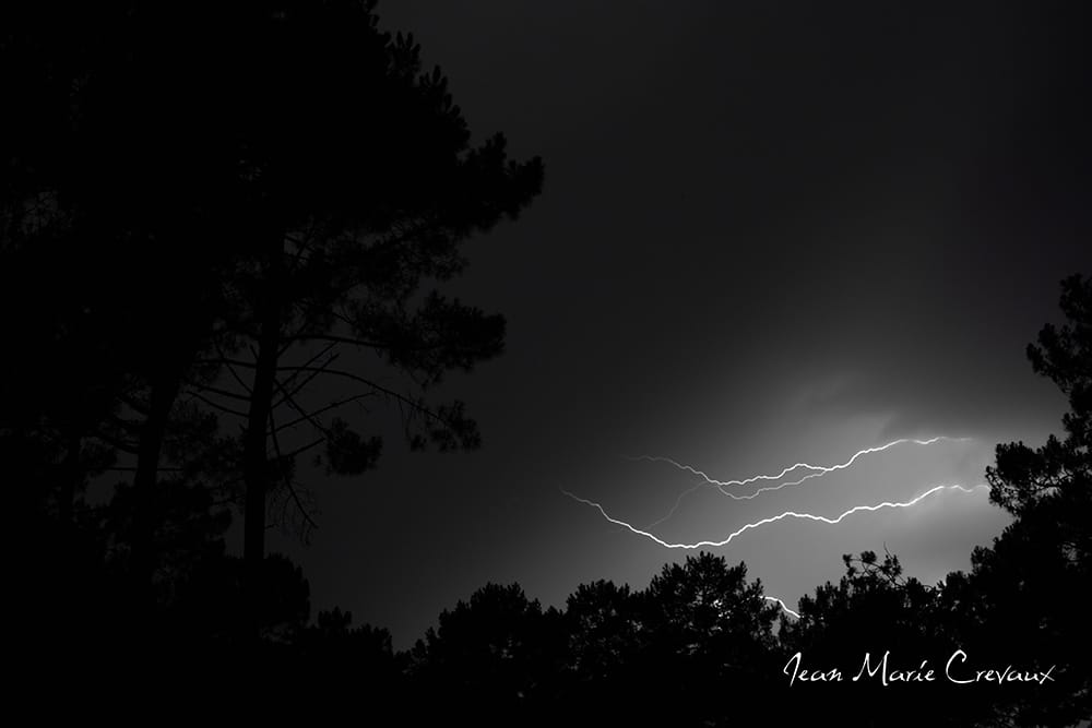 Eclairs intra-nuageux au-dessus de la forêt - 15/07/2018 23:35 - Jean Marie CREVAUX