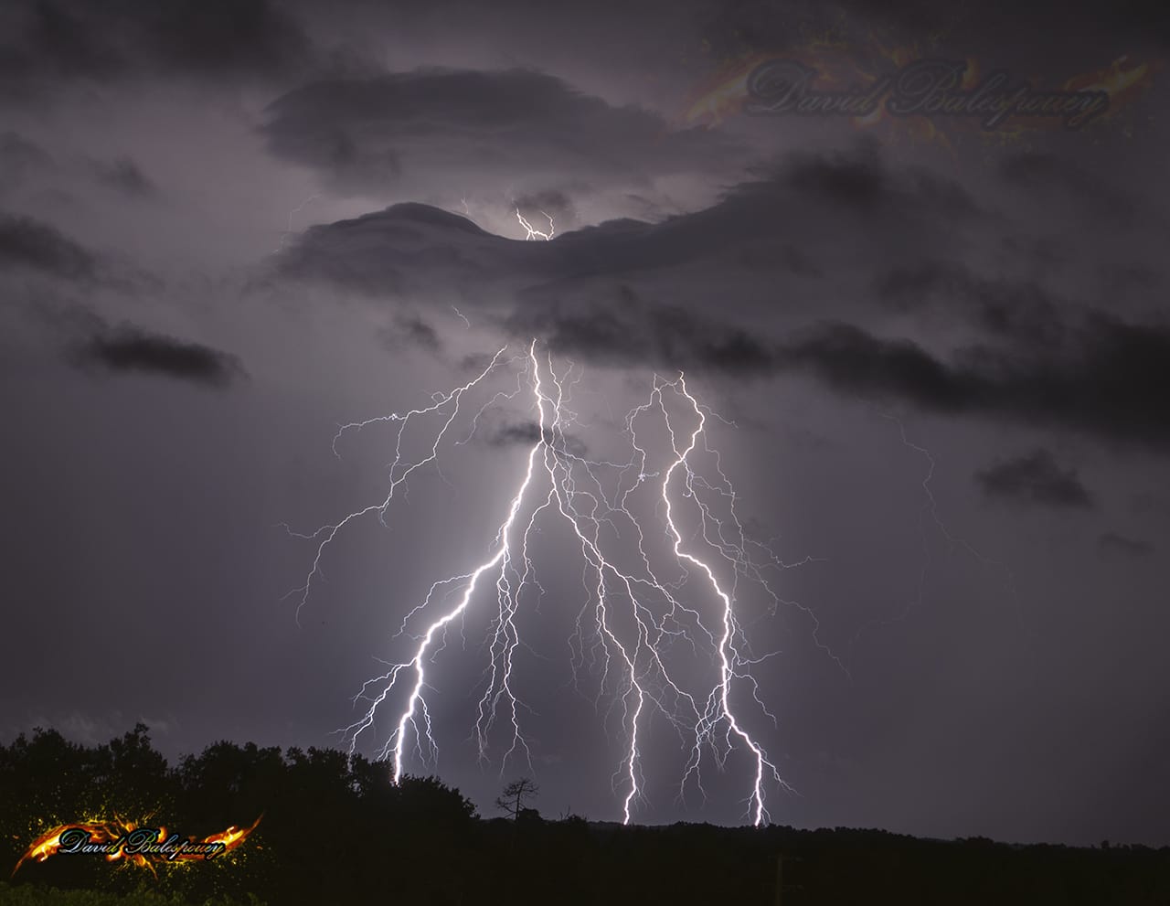 orage vers montguyon dans le 17 - 16/08/2020 00:25 - David Balespouey